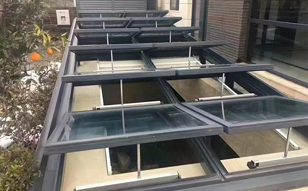 某轨道交通车辆维修车间商南排烟窗应用